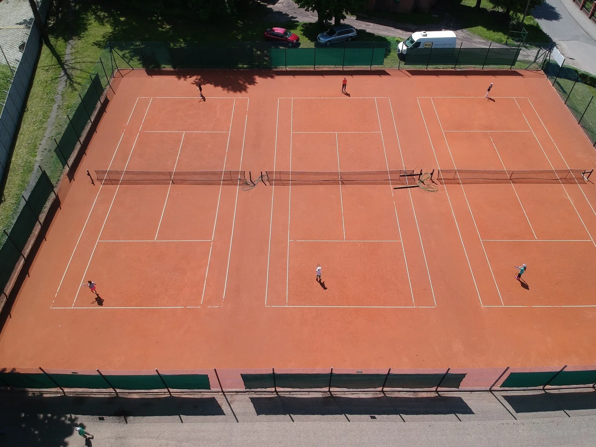 Korty tenisowe UKS 3 Tennis Club Zabrze — ujęcie z drona